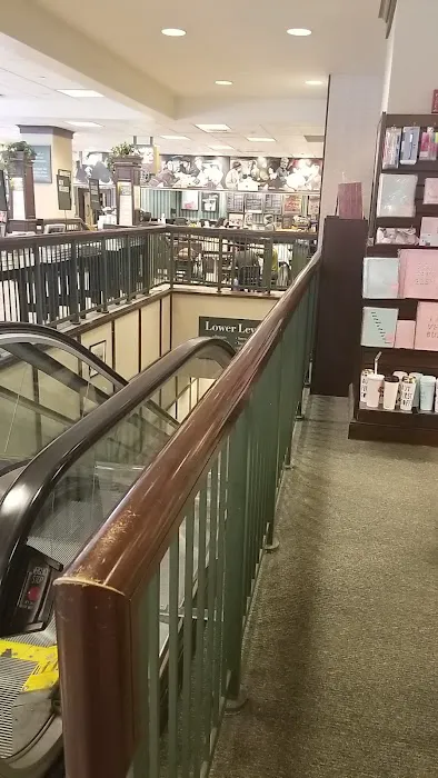 Barnes & Noble 6