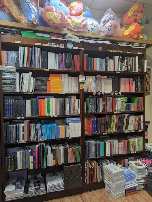 New Character House and Kpop Store 9