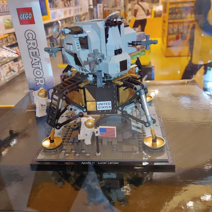 The LEGO® Store Roosevelt 5