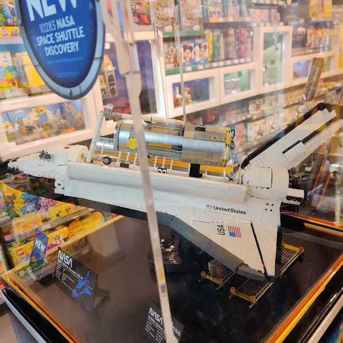 The LEGO® Store Roosevelt 6