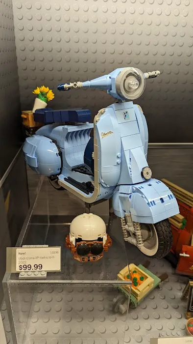 The LEGO® Store Roosevelt 9