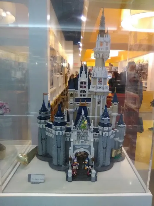 The LEGO® Store Garden State 7