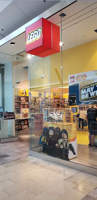 The LEGO® Store Garden State 6