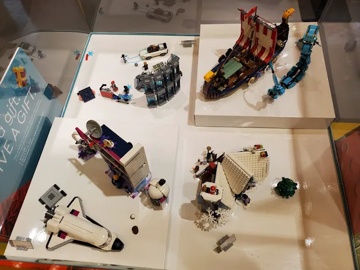 The LEGO® Store Garden State 1