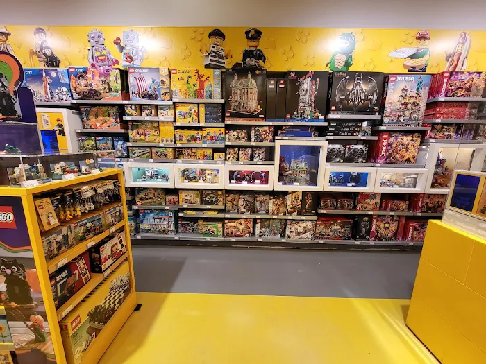 The LEGO® Store Garden State 9