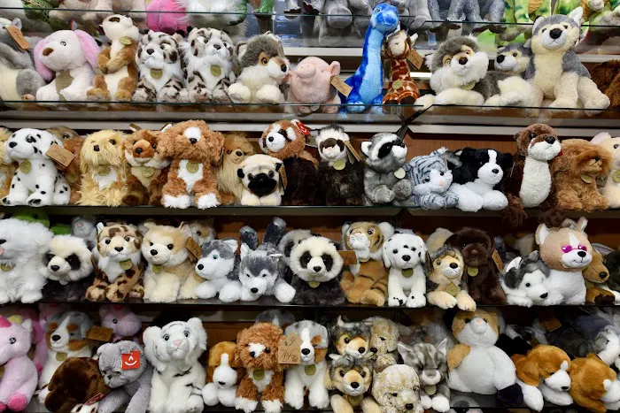 Levine's Hallmark (Toys and Gifts ) 6