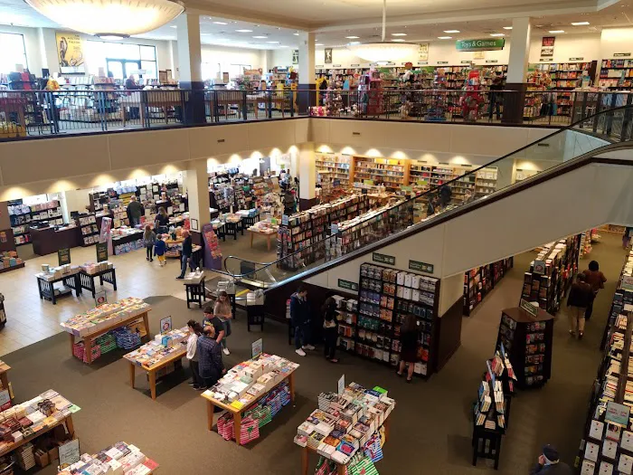 Barnes & Noble 8