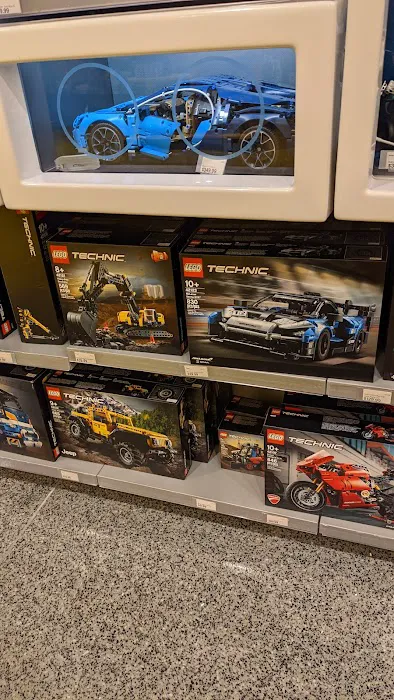 The LEGO® Store Westchester 4