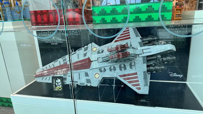 The LEGO® Store Westchester 6