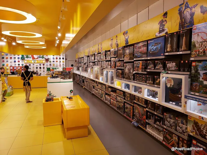 The LEGO® Store Palisades Ctr 6