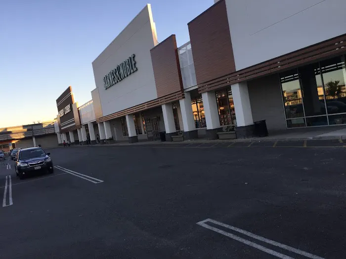 Barnes & Noble 8