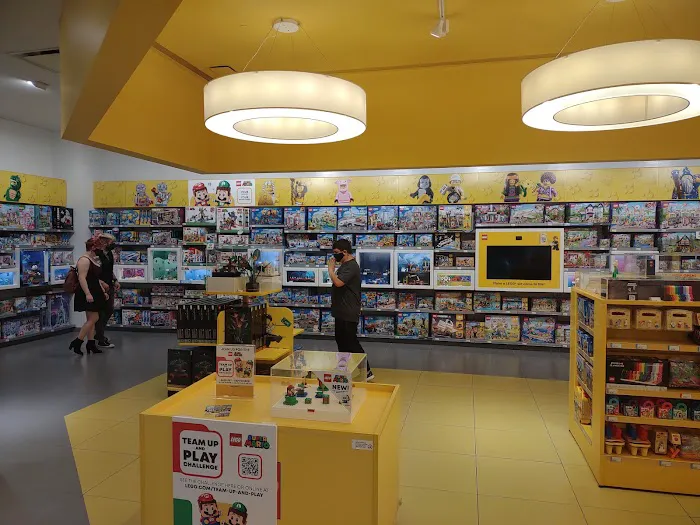 The LEGO® Store Jersey Gardens 4