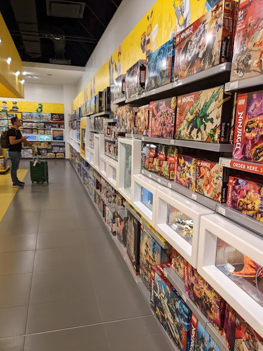 The LEGO® Store Jersey Gardens 6