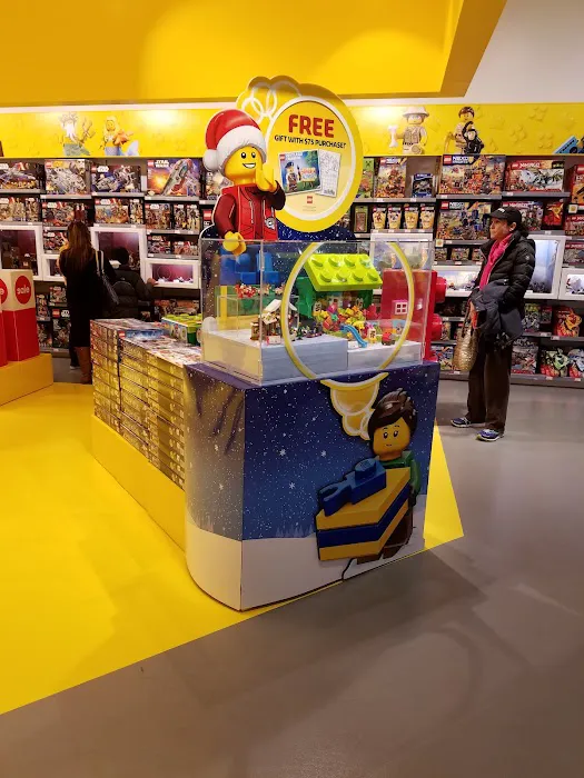 The LEGO® Store Staten Island 9