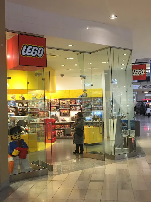 The LEGO® Store Staten Island 3