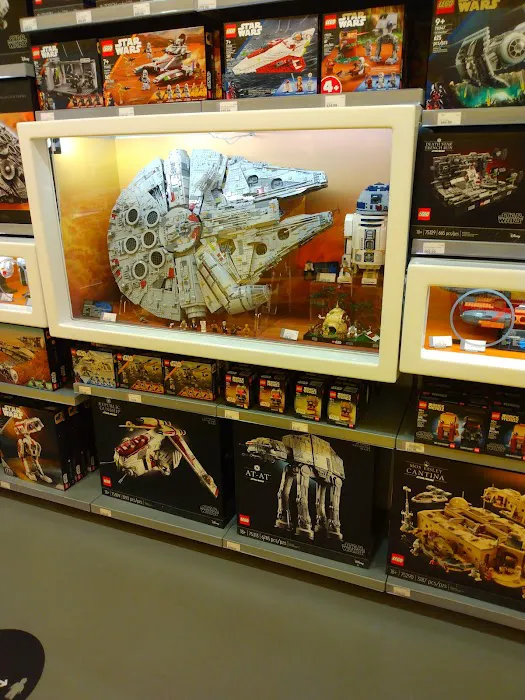 The LEGO® Store Staten Island 7