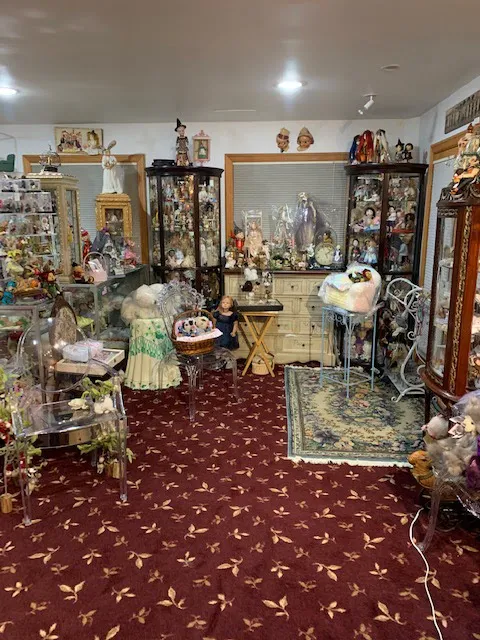 Diane's Doll Shoppe 5