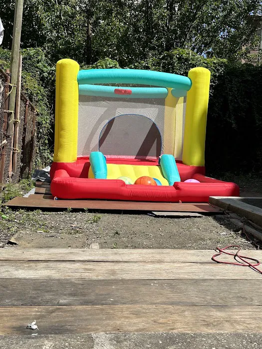 Junior’s inflatable 0