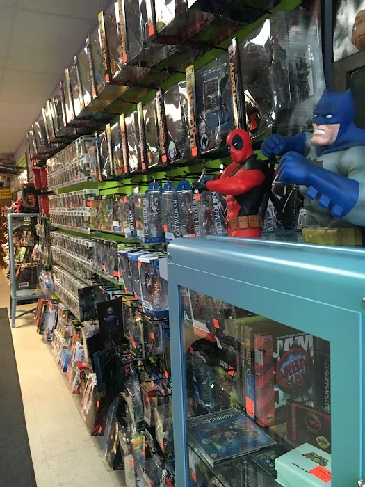 Gotham Comics & Toys 6