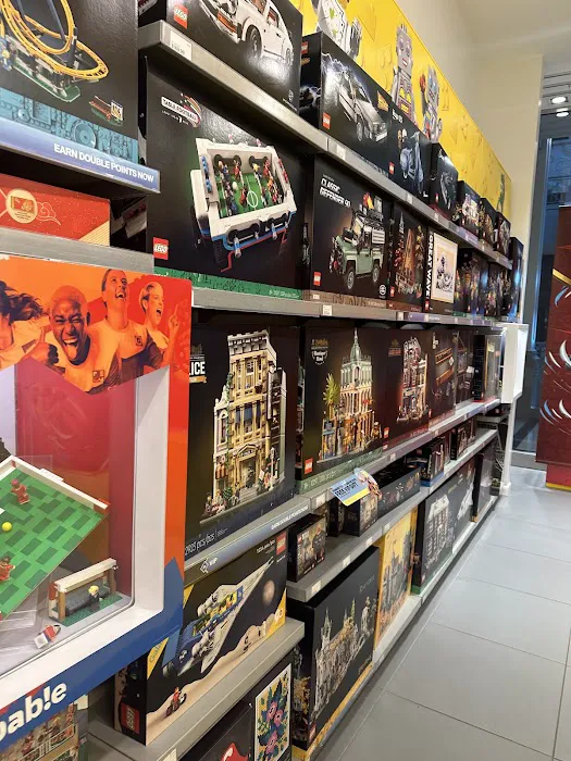 The LEGO® Store Bridgewater Commons 9