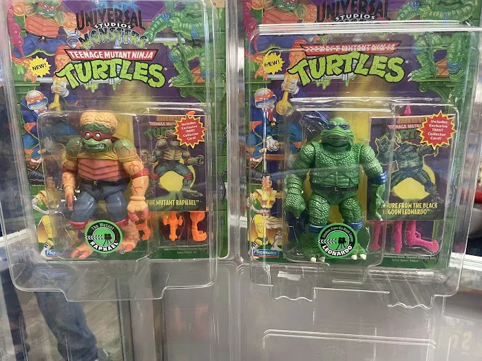 Lost toys and comics 0