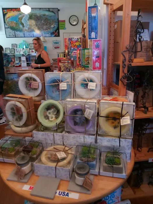 The Gift Hut 0