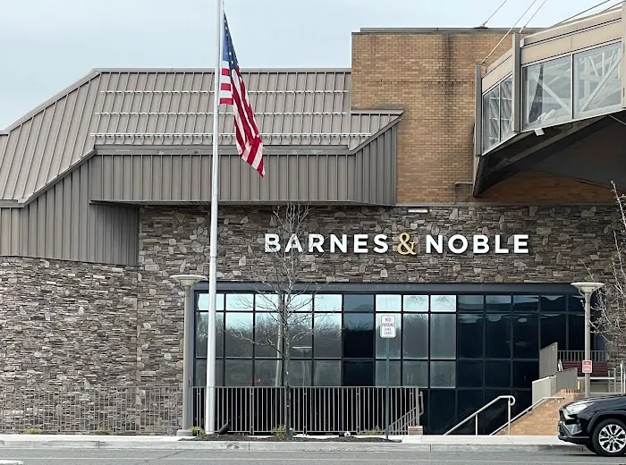 Barnes & Noble 8