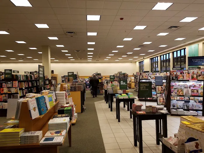 Barnes & Noble 9
