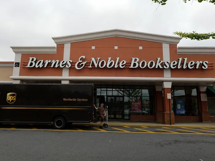 Barnes & Noble 8