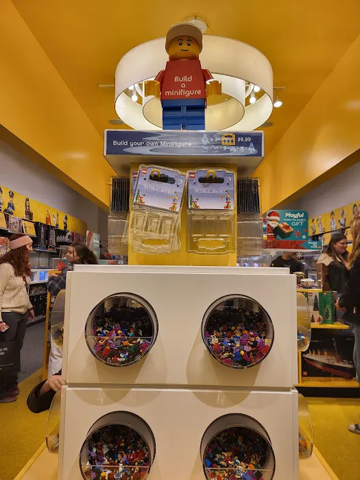 The LEGO® Store Freehold 7