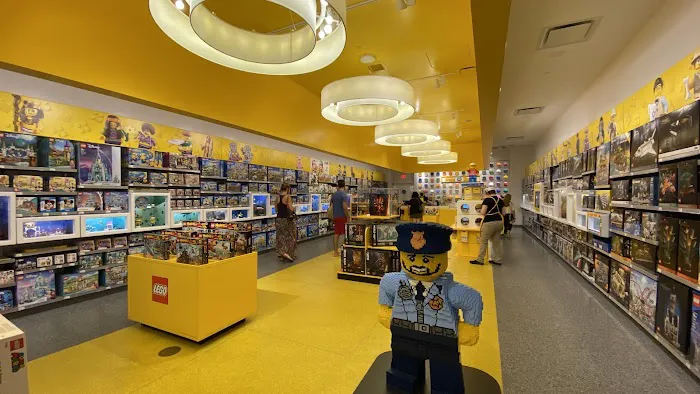 The LEGO® Store Freehold 6