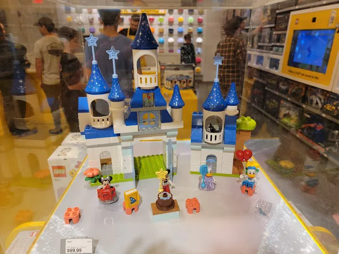 The LEGO® Store Freehold 4
