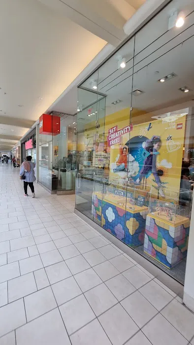The LEGO® Store Freehold 9