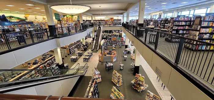 Barnes & Noble 7