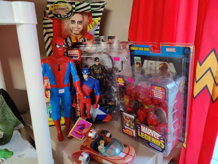 Tinkerbeee's Toy & Comic Store 5