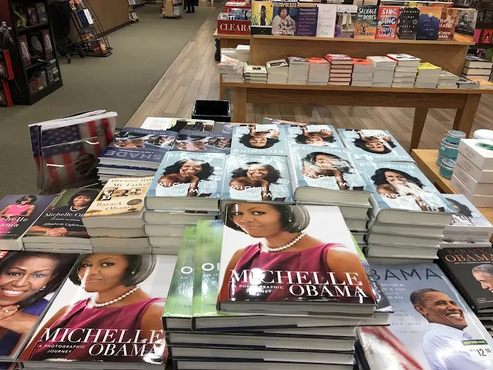 Barnes & Noble 9