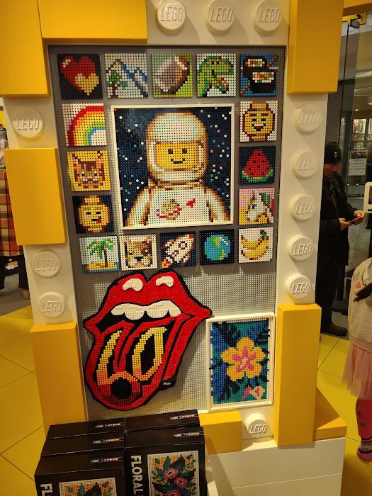 The LEGO® Store Westfarms Mall 4