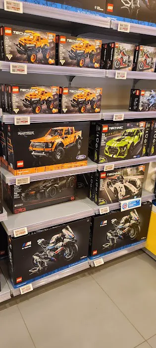 The LEGO® Store Westfarms Mall 7
