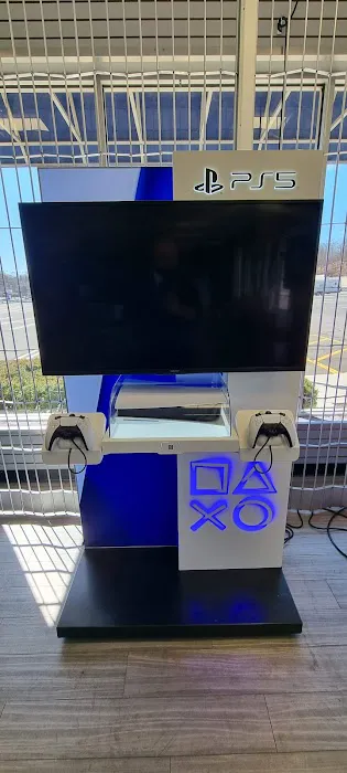 GameStop 3