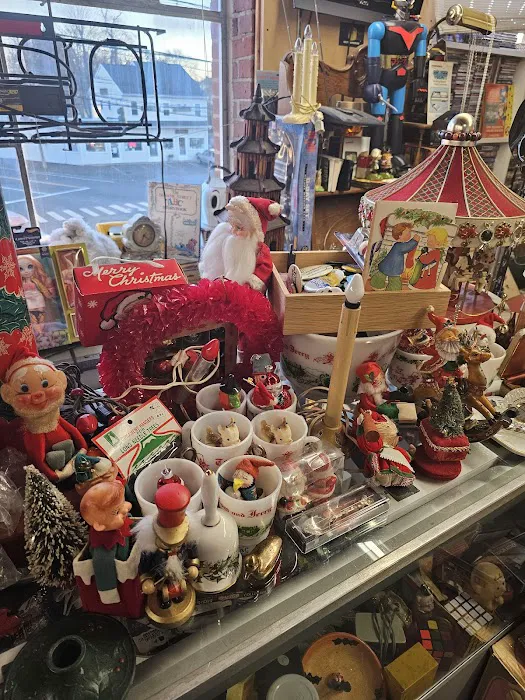 Gizmo's Antique's & Collectable's 2