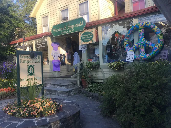 Woodstock Emporium & Holiday Haus 9