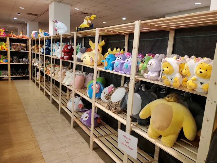 Amazing Toys Outlet 0