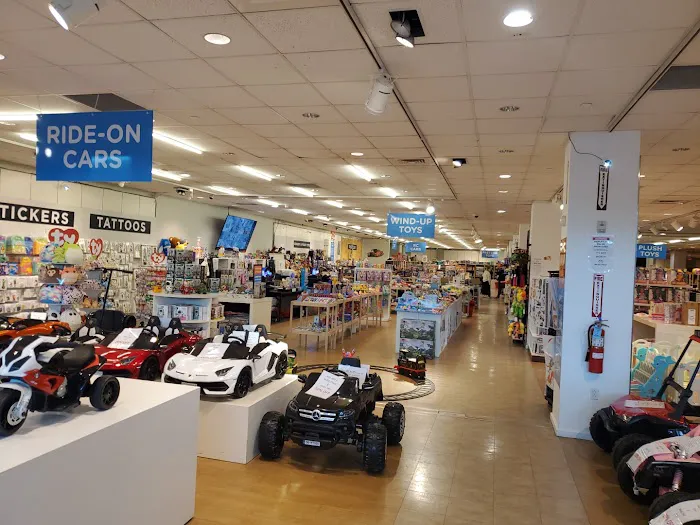 Amazing Toys Outlet 1