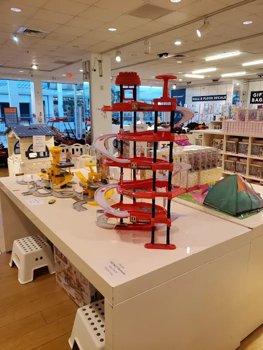 Amazing Toys Outlet 7