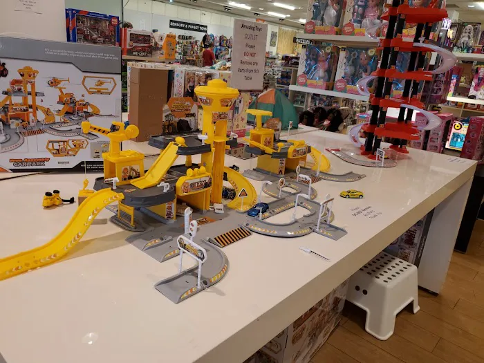 Amazing Toys Outlet 6