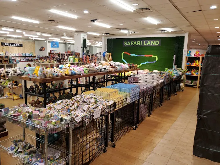 Amazing Toys Outlet 9