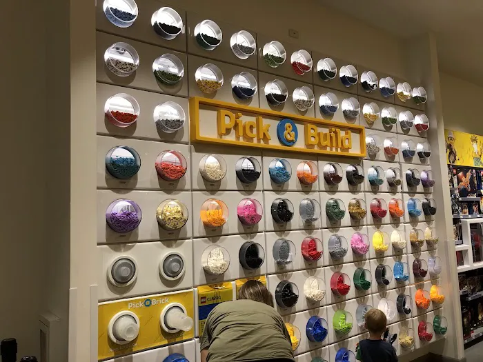 The LEGO® Store King of Prussia Mall 8