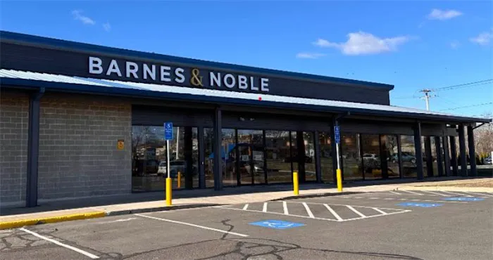 Barnes & Noble 8