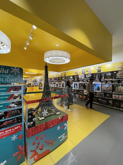 The LEGO® Store Crossgates Mall 7