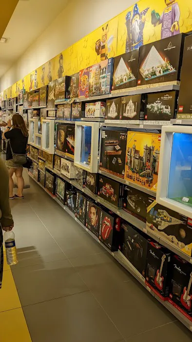The LEGO® Store Crossgates Mall 8